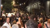 Barikatları aşan vatandaşlara polis müdahalesi!