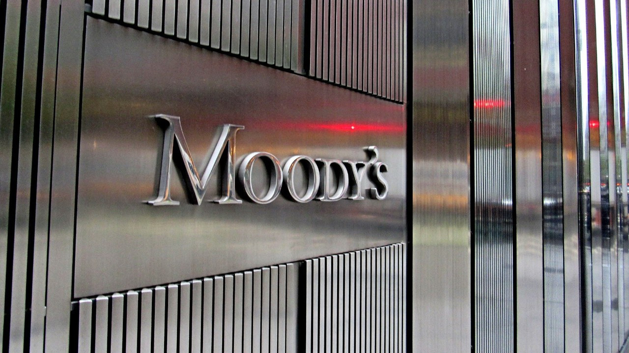Moody's: Aşı haberleri endişeleri azaltmadı