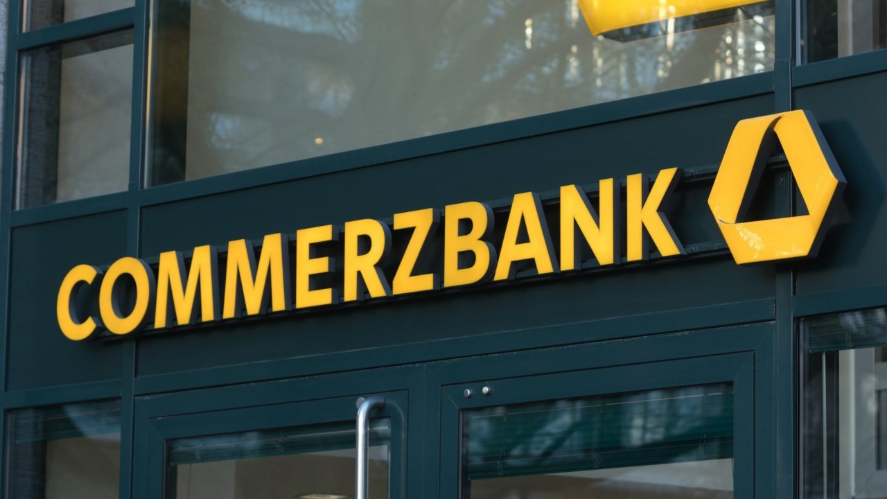 Commerzbank, beklentileri aşan kâr sonrası hedeflerini yükseltti Commerzbank, beklentileri aşan kâr sonrası hedeflerini yükseltti