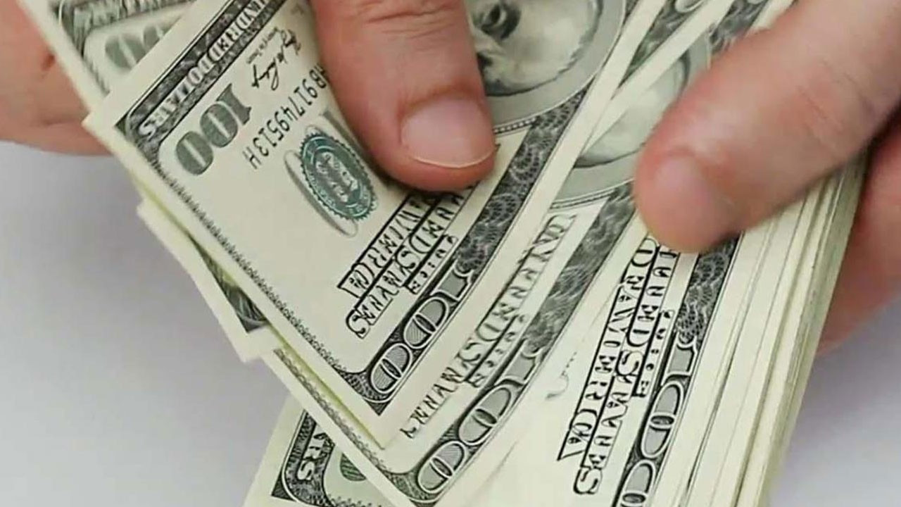 Asgari ücret 10 yıl sonra 300 doların altına indi