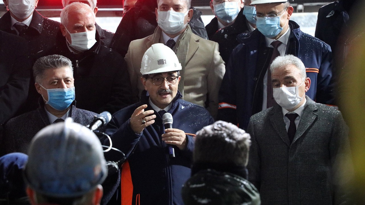 Bakan Dönmez: Kömürün karası altının parıltısından daha değerlidir