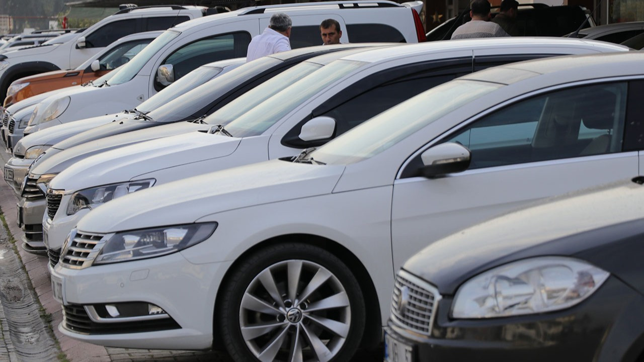 İkinci el araba fiyatları düşecek mi, artacak mı?