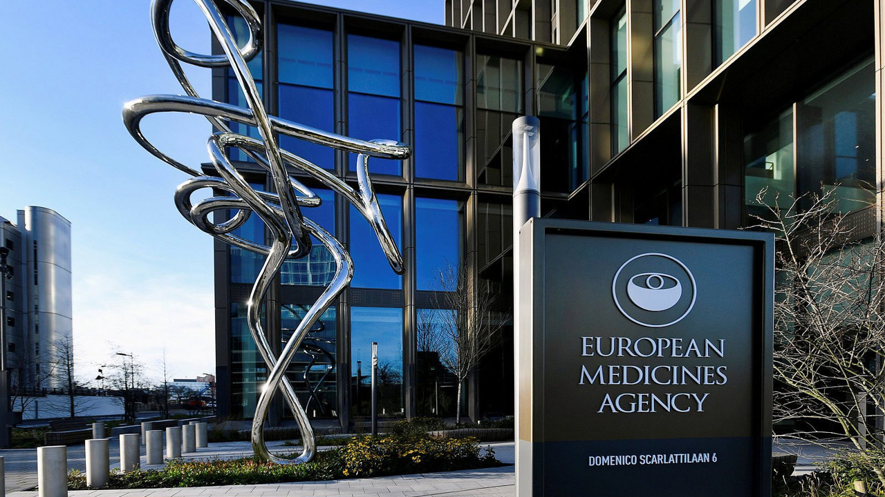 EMA: AstraZeneca aşısının yan etkilerine şiddetli alerji de eklenmeli