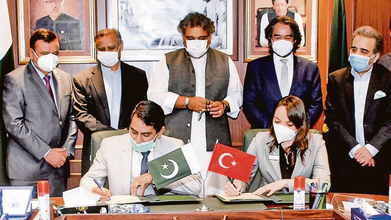 Pakistan Denizcilik Bakanlığı'ndan Sanmar Tersanesi'ne 6 gemi siparişi