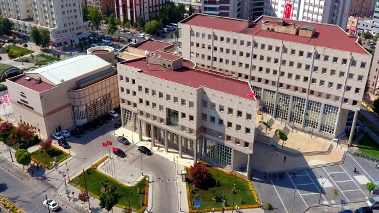 Gaziantep Belediyesi ihtiyaç sahiplerine ayakkabı dağıtacak