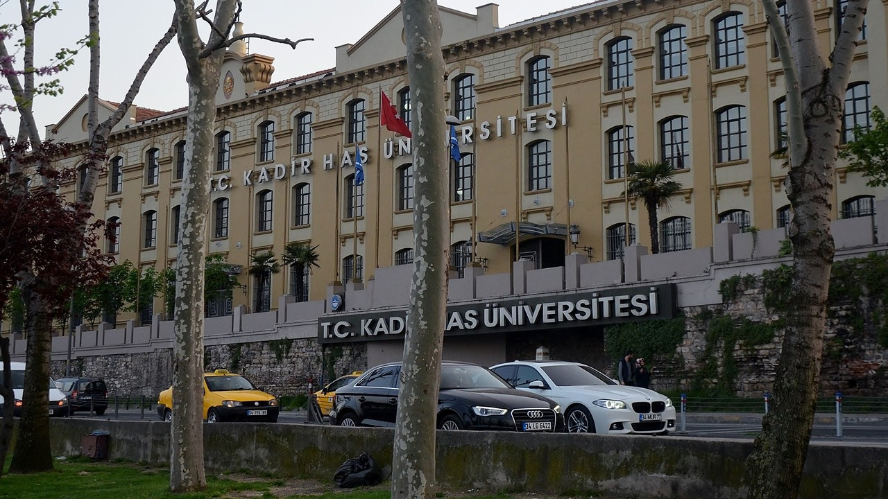 Kadir Has Üniversitesinden 'beyaz güvercilere' burs