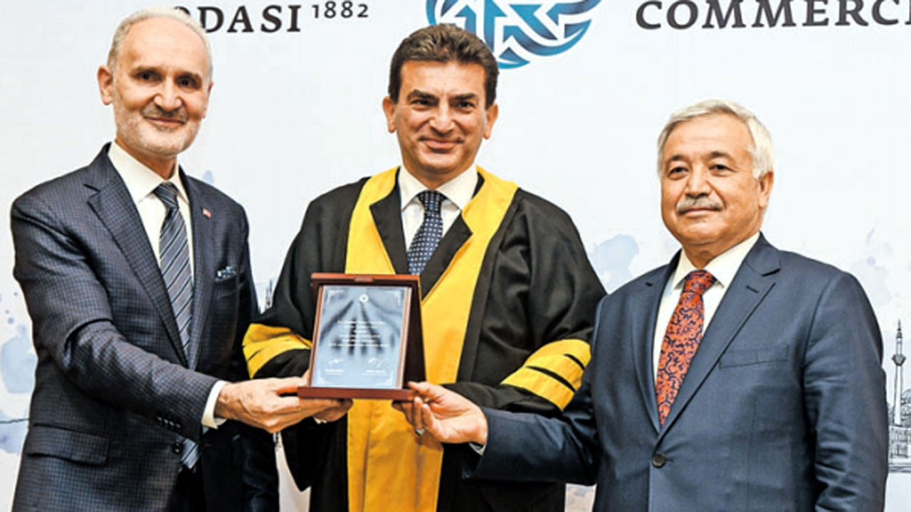 Yalçıntaş cübbesini giydi: İTO sadece bir Oda değil ilk gerçek üniversitemizdi