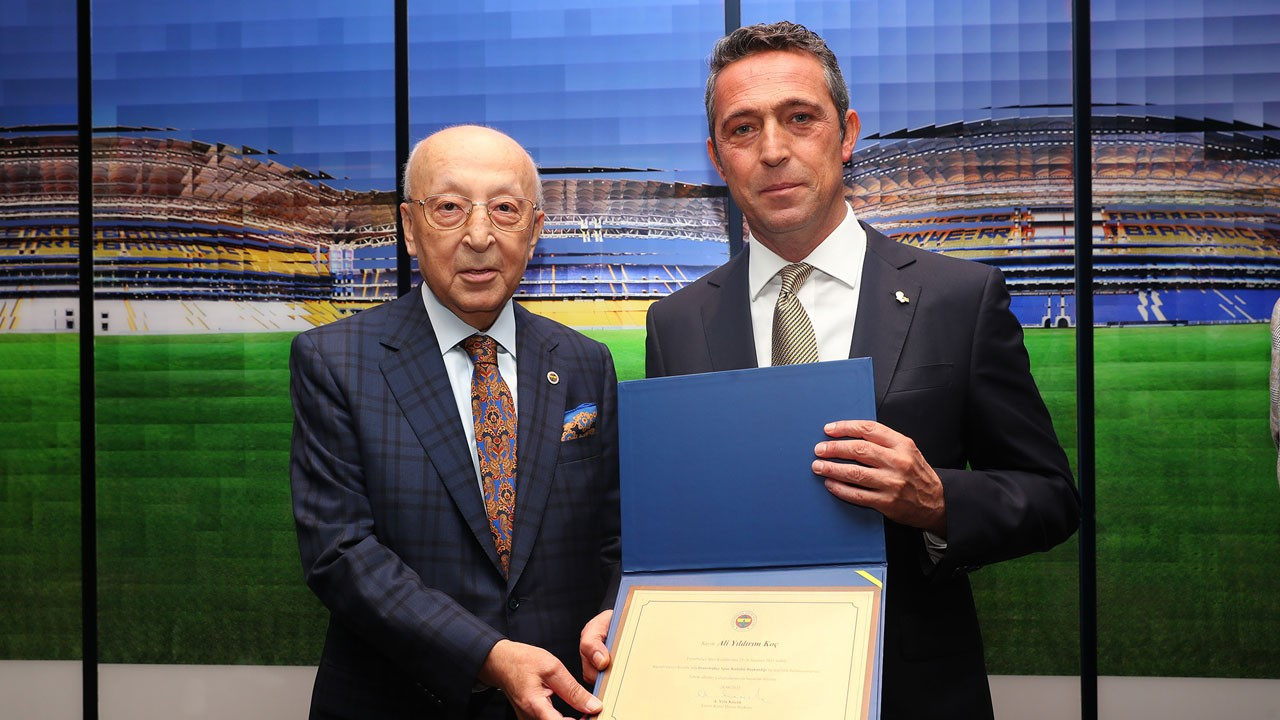 Fenerbahçe'de Ali Koç ve yönetim mazbatalarını aldı