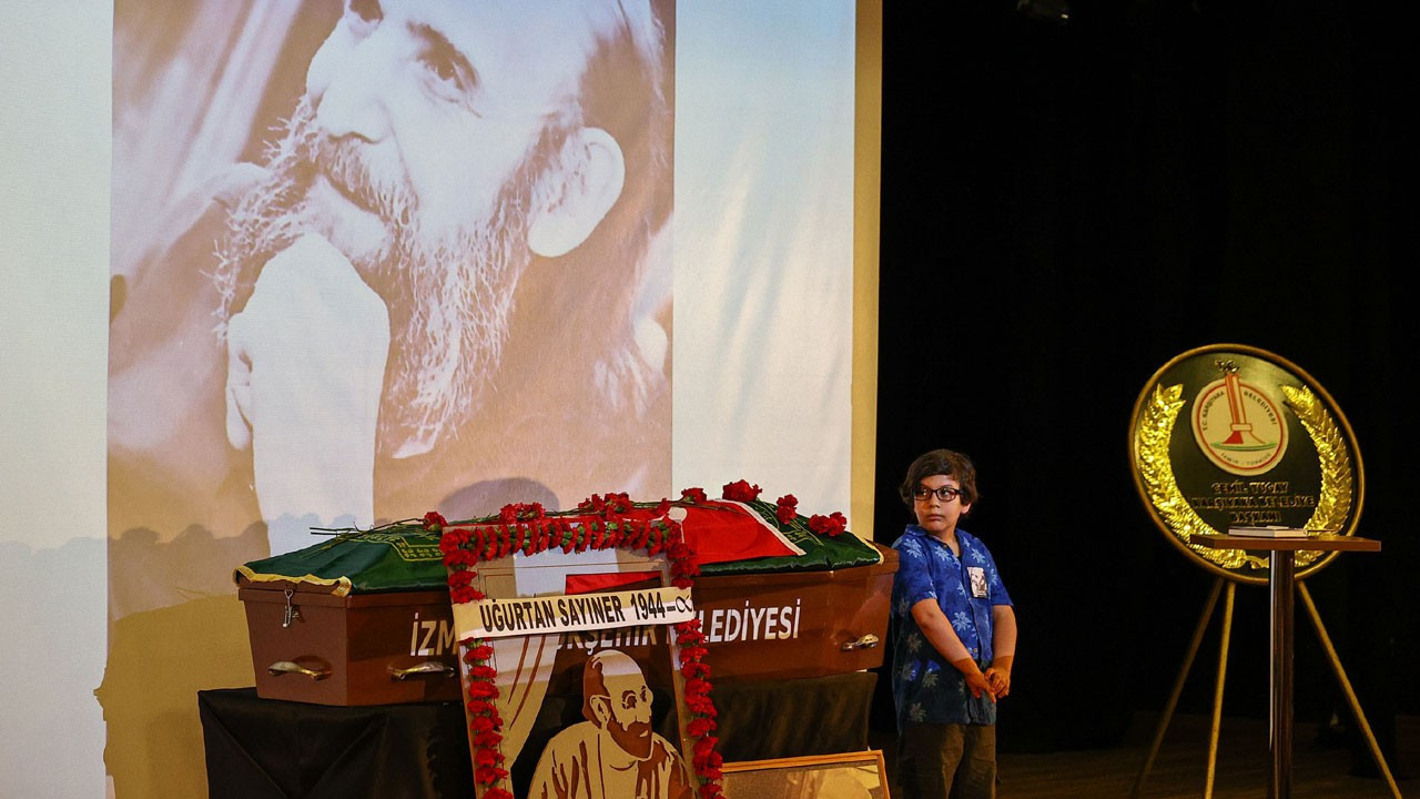 Bizimkiler'in Cemil'i Uğurtan Sayıner'e veda