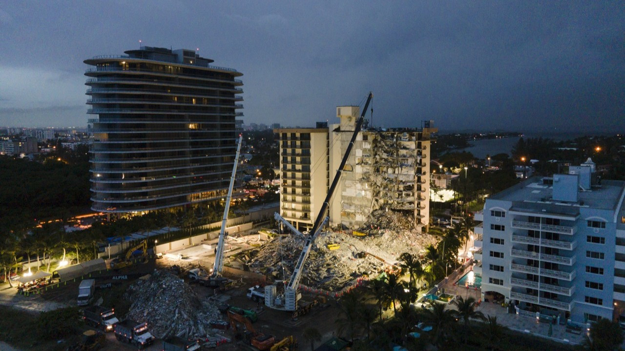 Miami'de çöken binada ölü sayısı 12'ye yükseldi