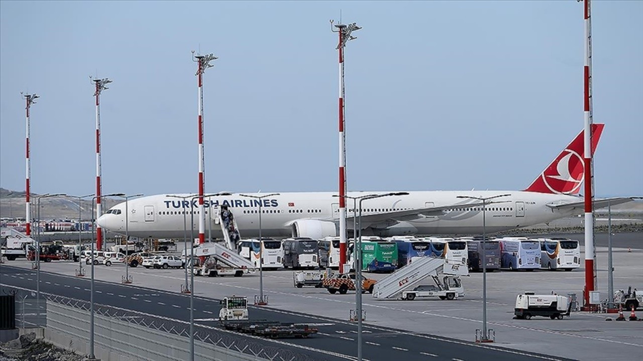 Afganistan'daki Türk vatandaşları yurda getirildi