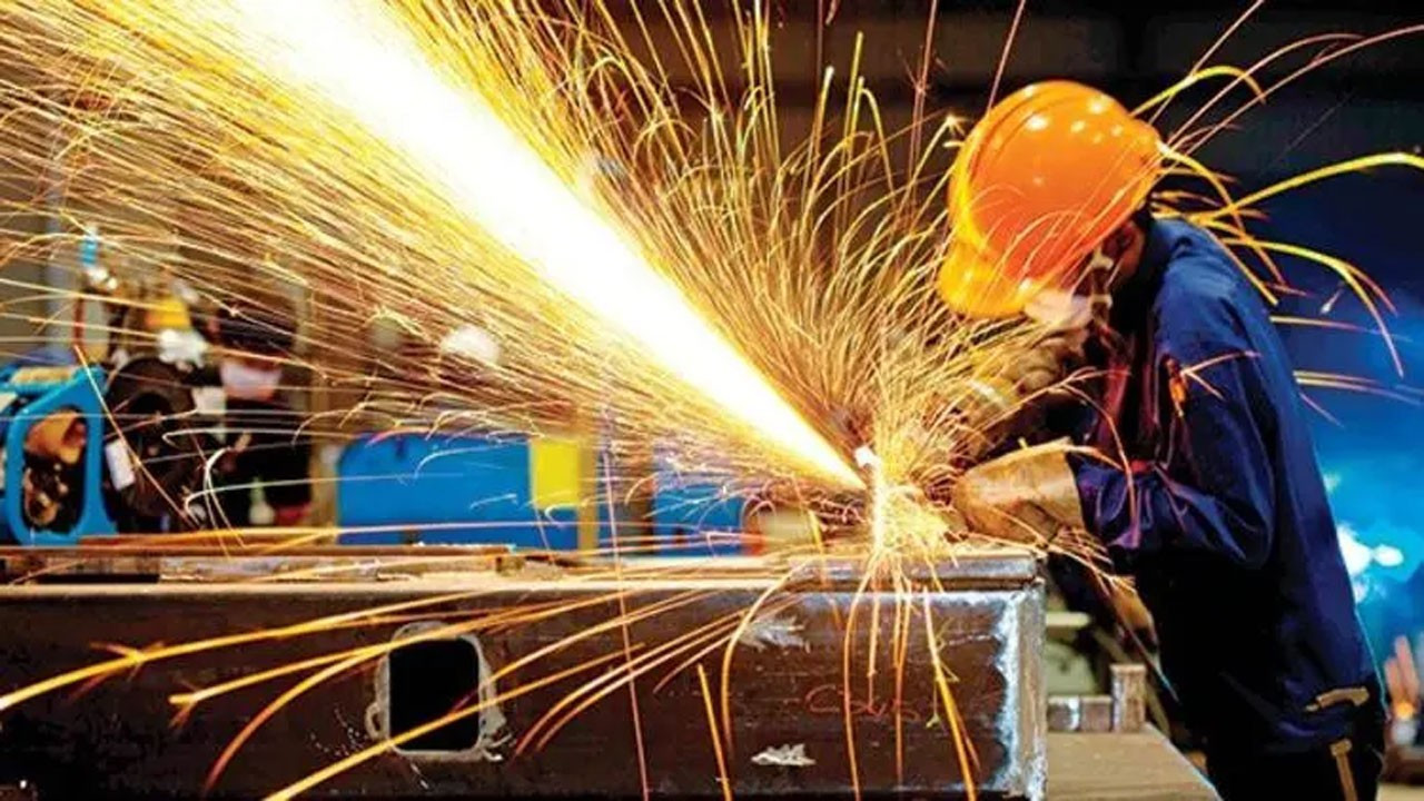Almanya`da PMI 3 aydır daralmaya işaret ediyor