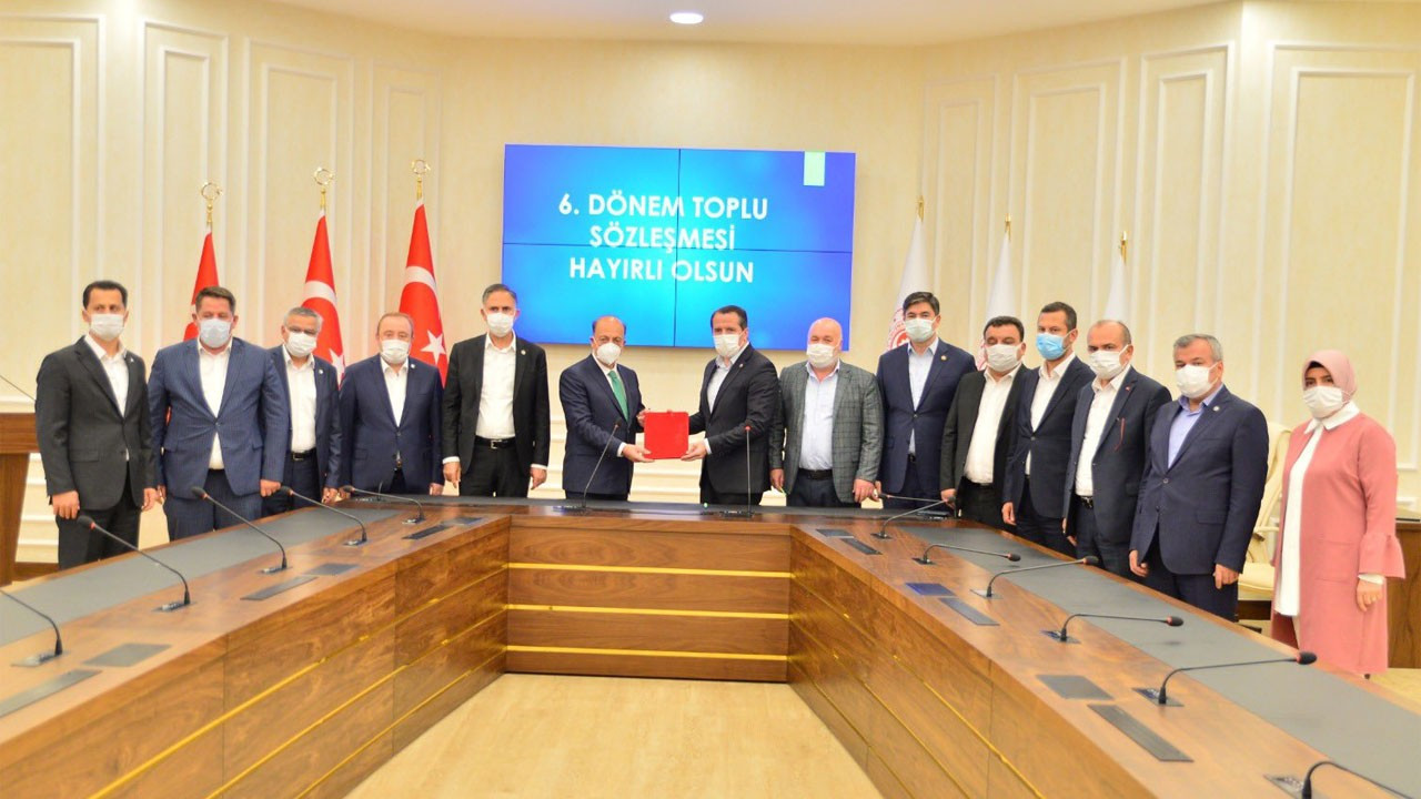 Hükümet ile memur sendikaları imzayı attı