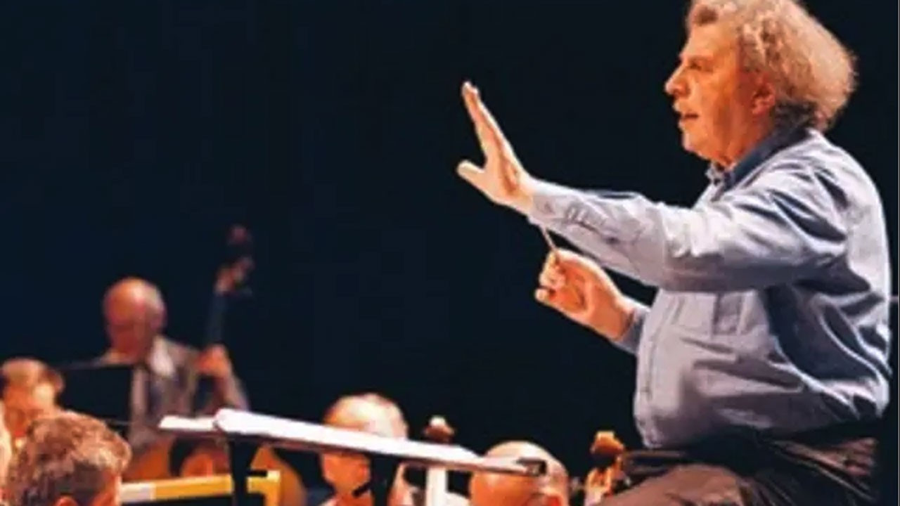 Mikis Theodorakis hayatını kaybetti