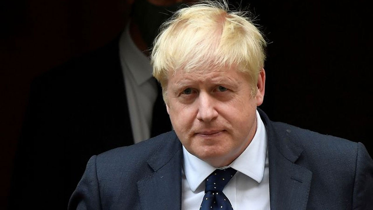 Johnson'ın 4 kıdemli yardımcısı art arda istifa etti