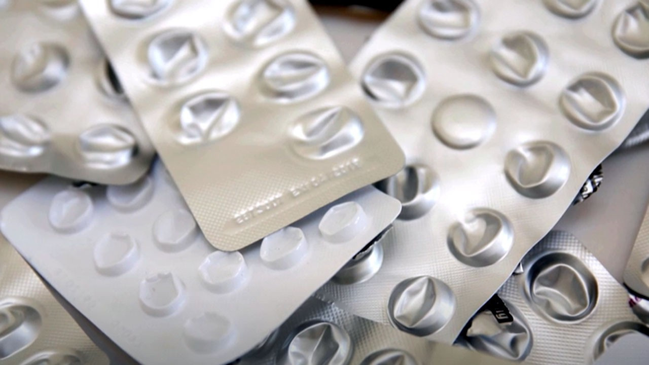 Pfizer'ın ağızdan alınan COVID-19 ilacına acil kullanım onayı verildi