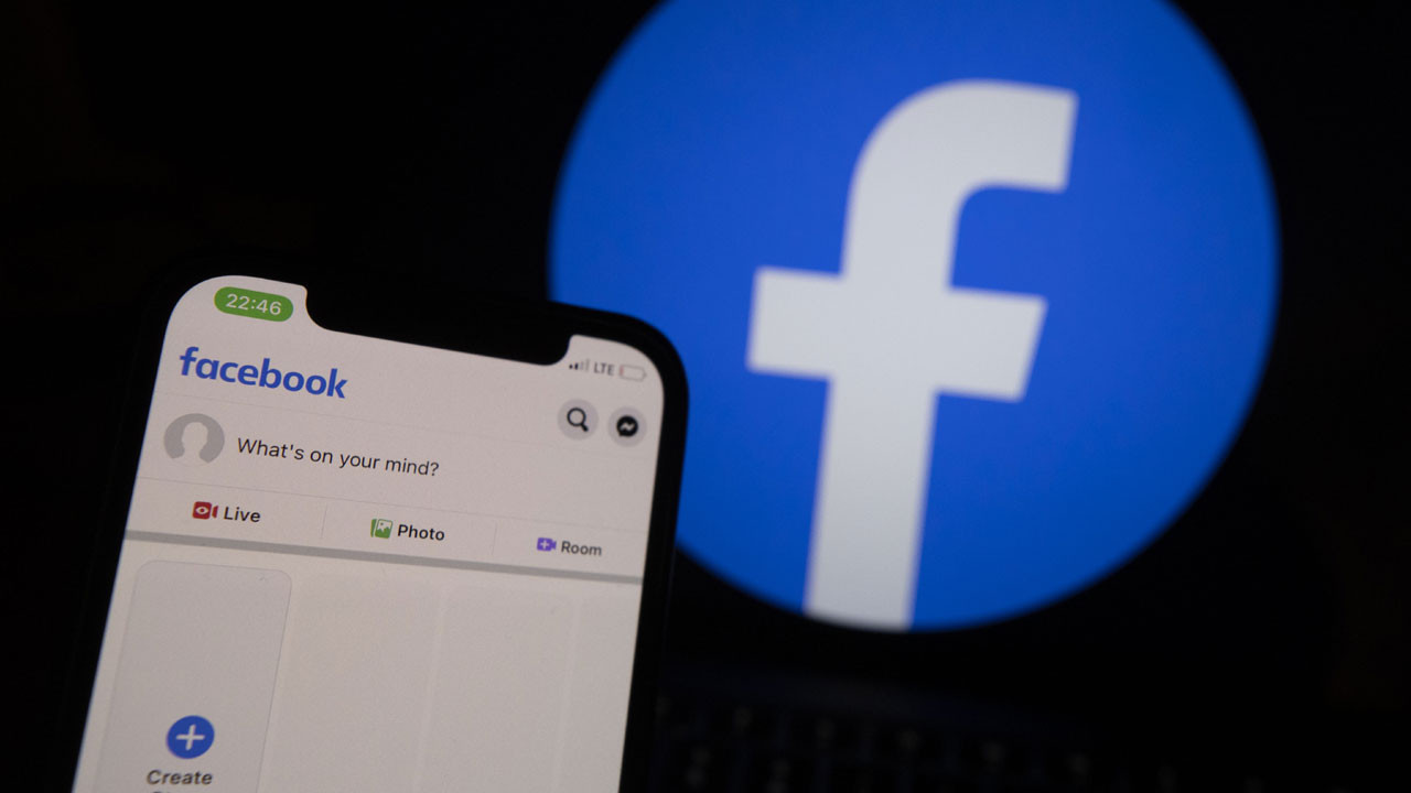 Muhbir konuştu: Facebook hem gençlere hem demokrasiye zarar veriyor