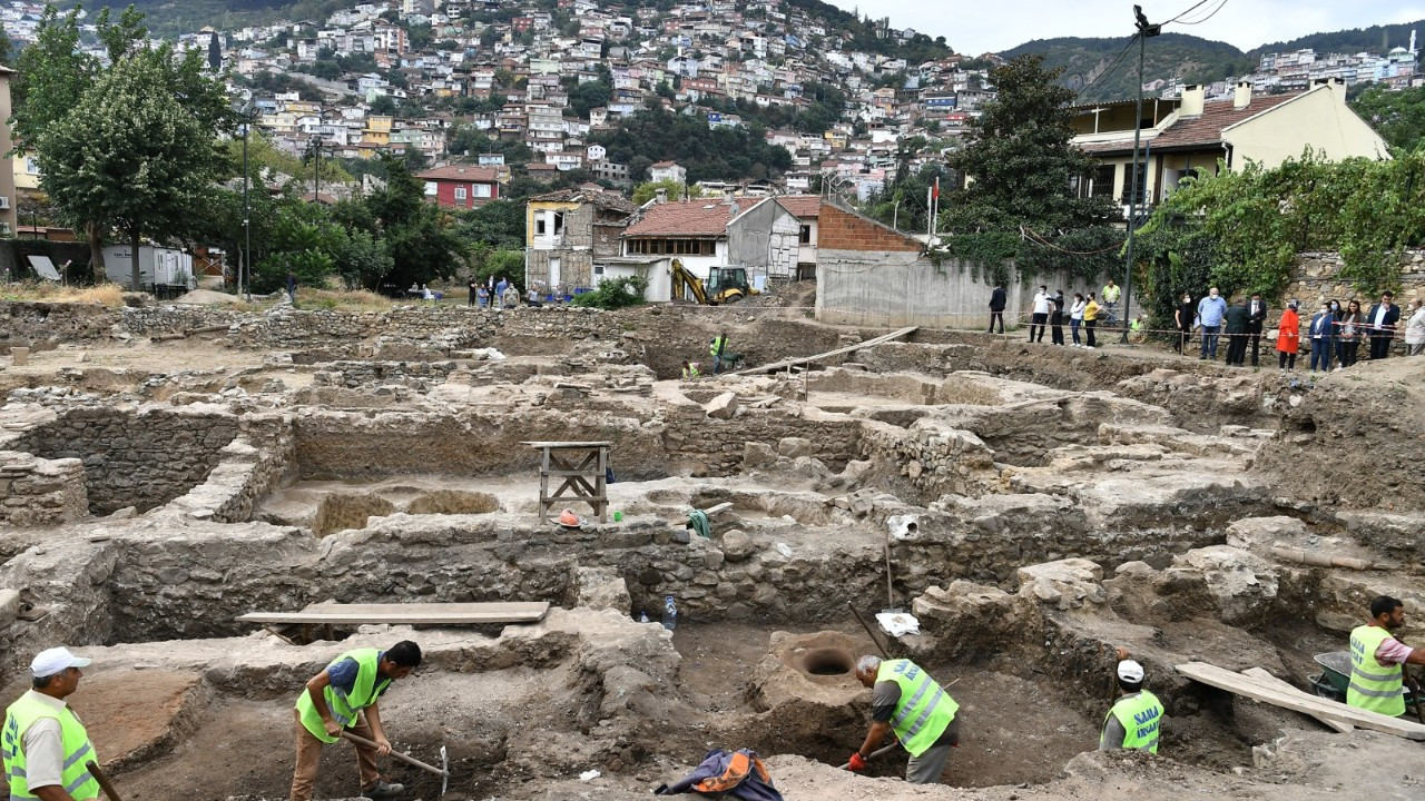 Bursa’da şehrin kalbinde 2 bin 400 yıllık zaman yolculuğu