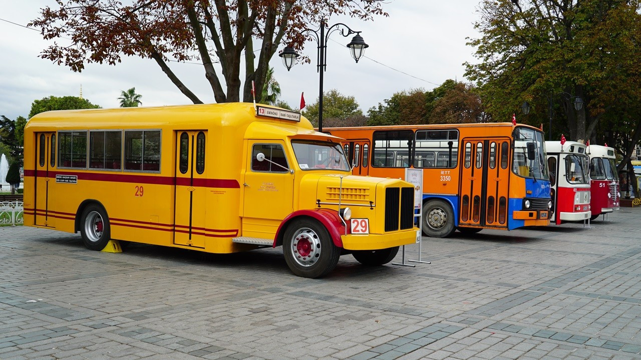 İETT’nin tarihi otobüsleri görücüye çıktı