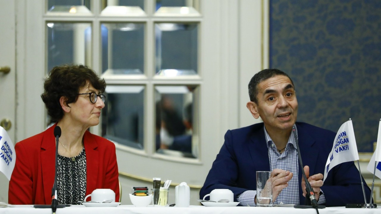 Uğur Şahin: Omicron varyantından korkmaya gerek yok