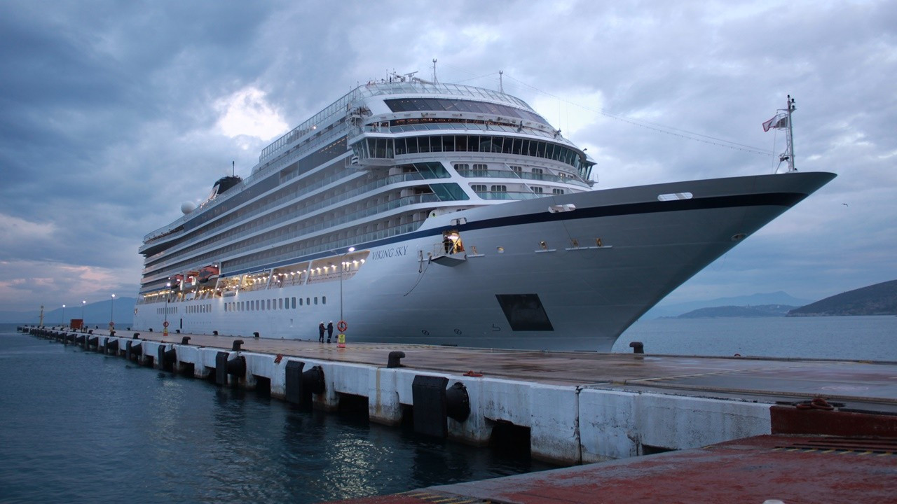 Kuşadası, yılın son kruvaziyerini ağırladı