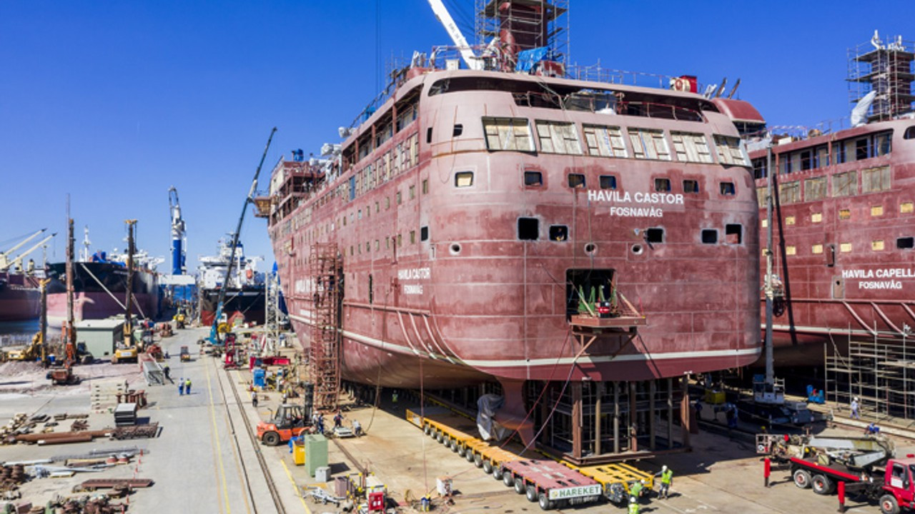 Savaş, gemi sacını da vurdu