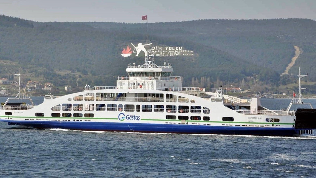 Feribot seferlerine fırtına engeli