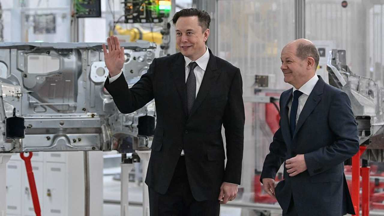 Tesla'nın Avrupa'daki ilk fabrikası Berlin'de açıldı