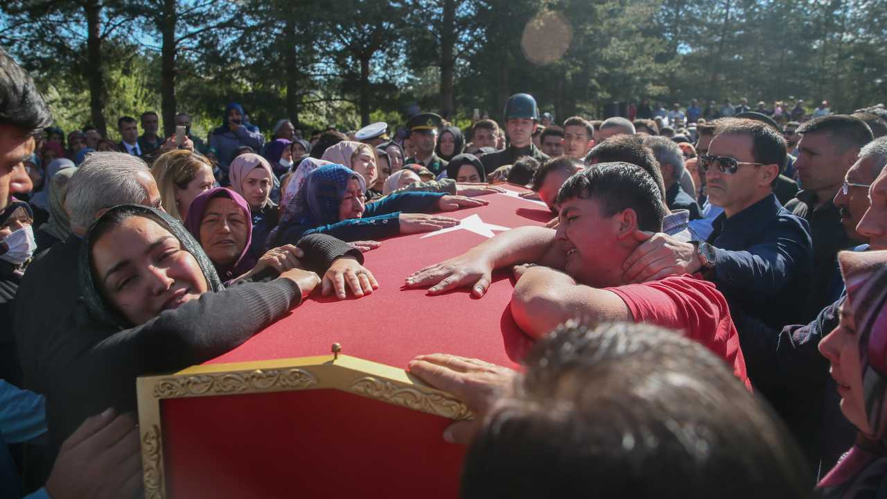 Şehit Uzman Çavuş Onur Doğan toprağa verildi