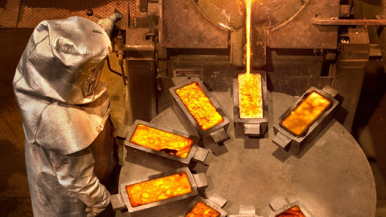 Altın üreticileri satın almalarla büyüyor