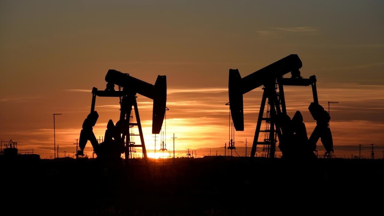 Petrolde OPEC+’ın sürpriz kesintisiyle yeni ralli