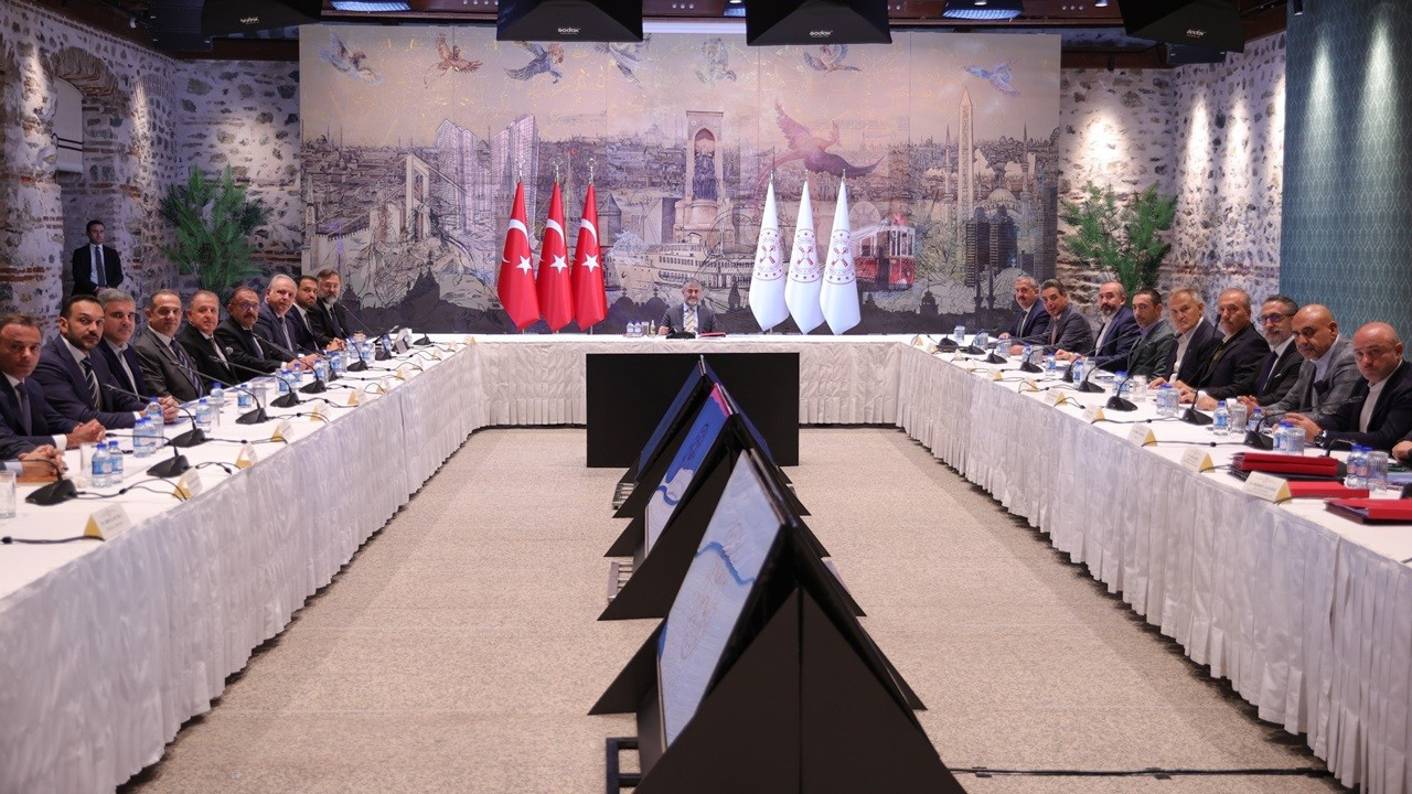Bakan Nebati, inşaat sektörü temsilcileriyle bir araya geldi