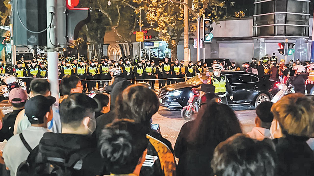 Çin’de yangın sonrası ‘karantina’ protestoları