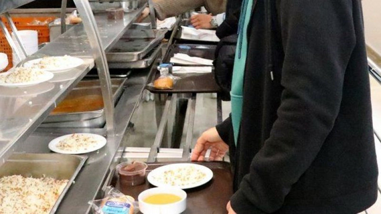 MEB, 'ücretsiz öğle yemeği' uygulamaya geçiriyor