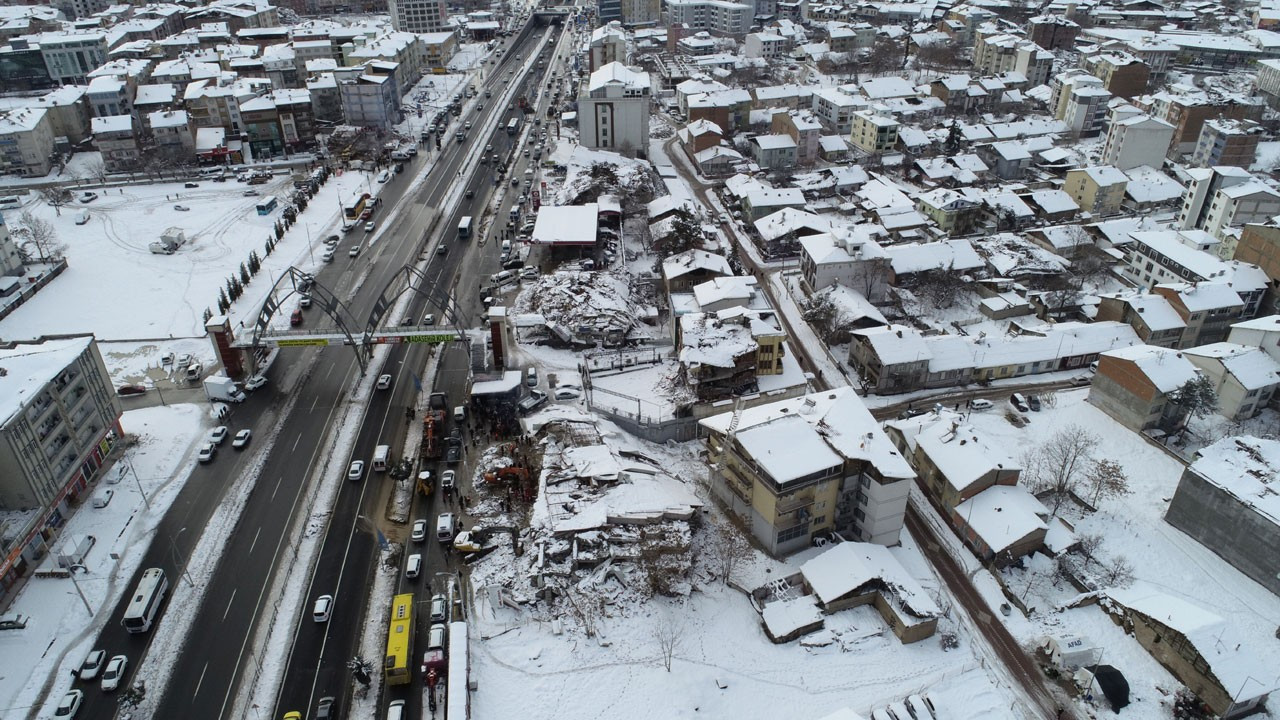 Deprem bölgesine uluslararası yardım akmaya devam ediyor