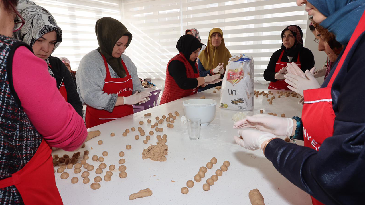 Tokatlı kadınlar, depremzedeler için el ele verdi