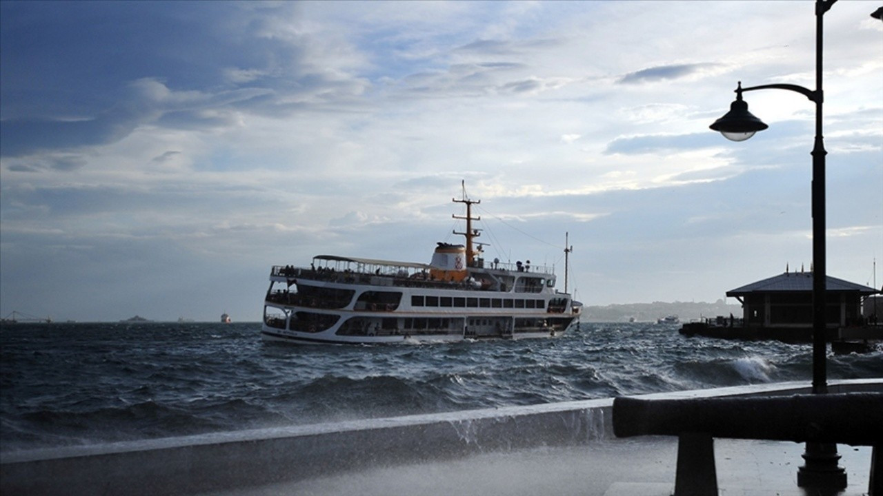 İstanbul'da vapur seferlerine hava muhalefeti engeli