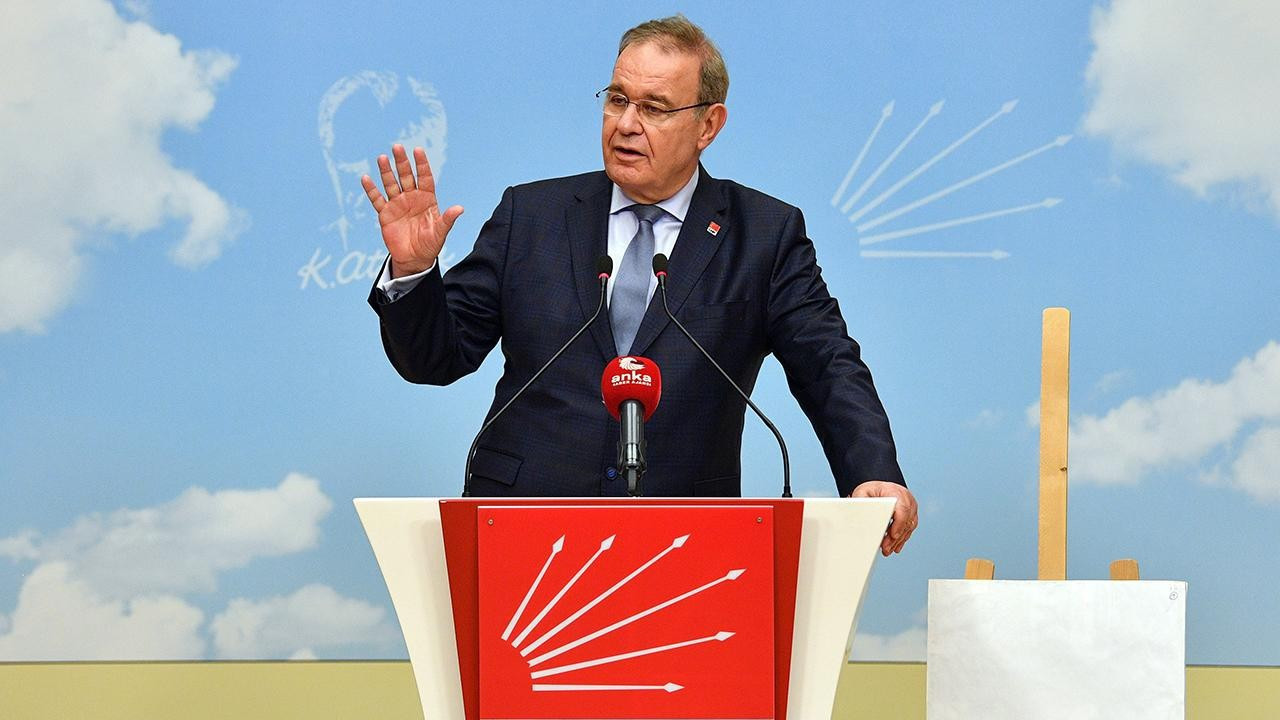 Faik Öztrak: Nefes nefese bir yarış var