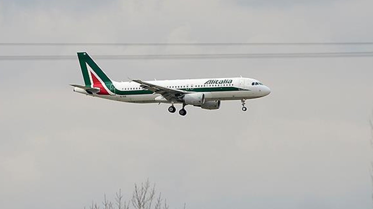 AB, Alitalia'ya sağlanan 400 milyon euro krediyi geri istiyor