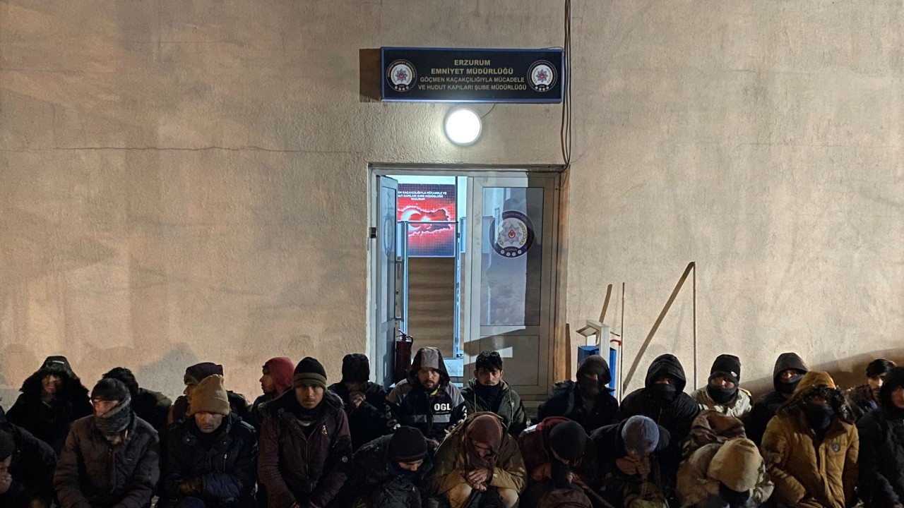 Kargo aracından 41 göçmen çıktı