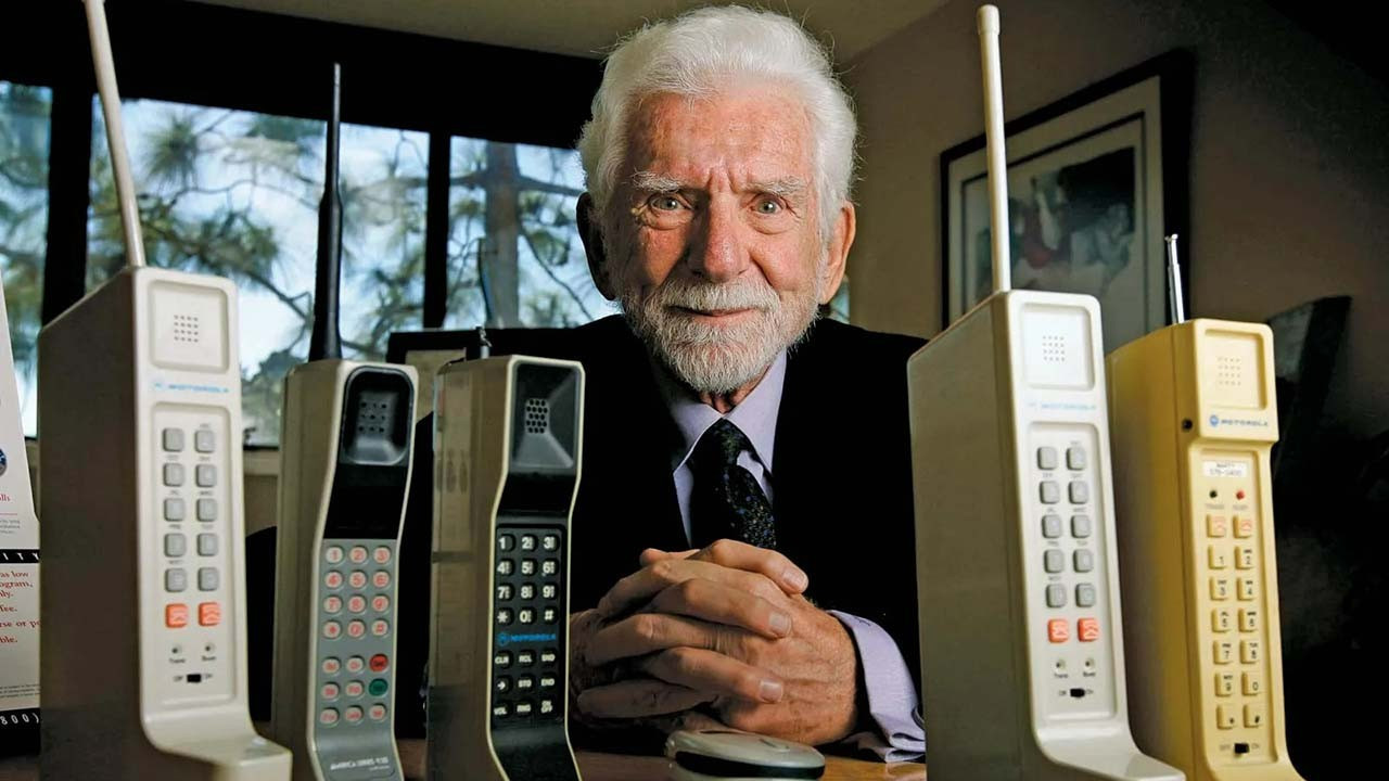 Cep telefonunun mucidi hangi telefonu kullanıyor?