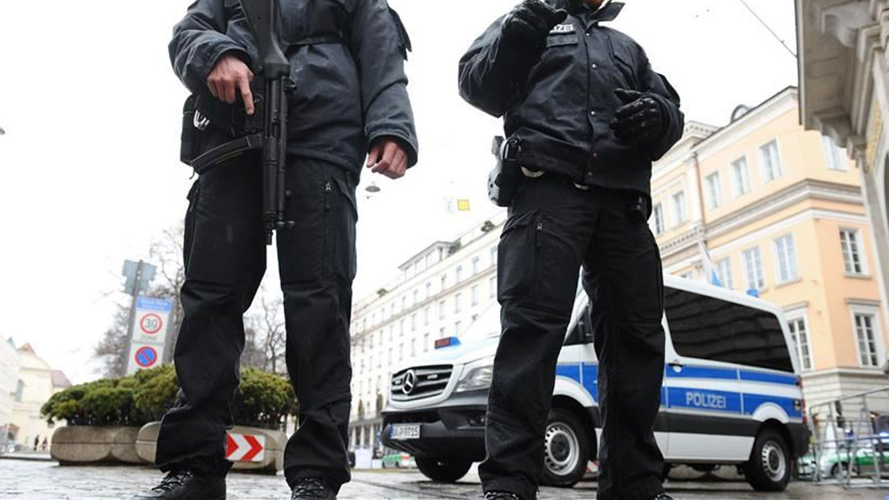 Berlin’de okulda bıçaklı saldırı: 1’i ağır 2 çocuk yaralı