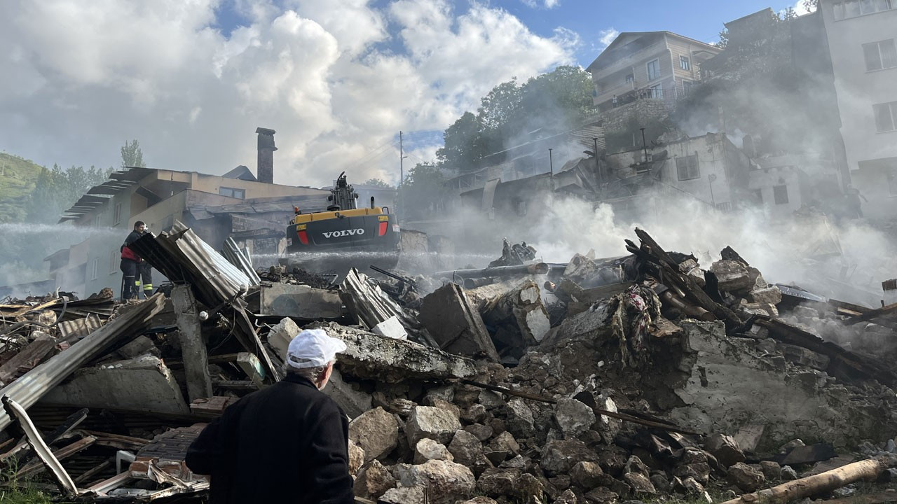 Erzurum'da 12 ev, alev alev yandı