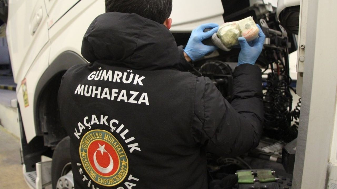 25 bin paket kaçak elektronik sigara tütünü ele geçirildi