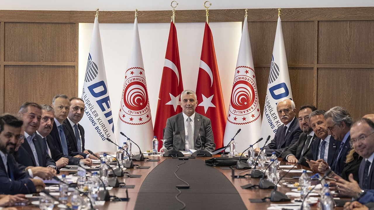 Bakan Bolat, DEİK Yönetim Kurulu üyeleriyle bir araya geldi