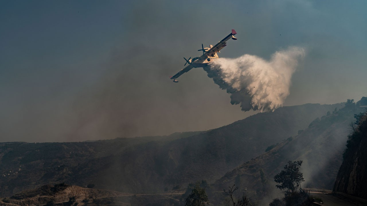 İtalya'da orman yangınlarında 4 kişi hayatını kaybetti