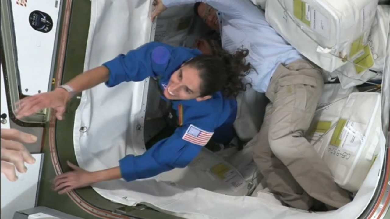 Space X'in 4 astronotu Uluslararası Uzay İstasyonu'na indi