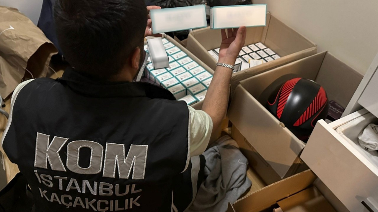 İstanbul 'da kaçak ilaç operasyonu: 235 bin 328 adet ilaç ele geçirildi