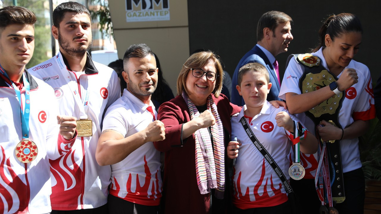 Başkan Şahin, şehrin şampiyonlarıyla buluştu