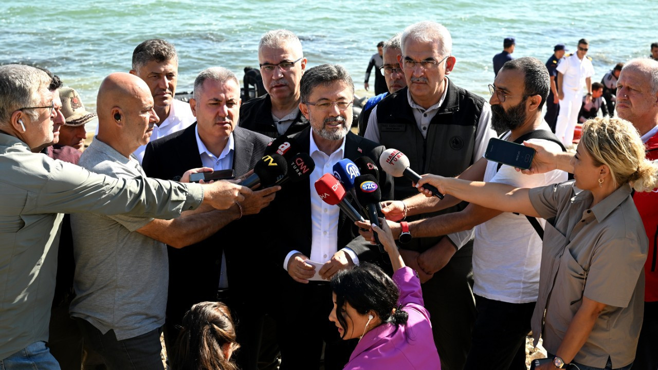 Bakan Yumaklı: Düşen helikopter ve 3 personelini arama çalışmaları sürüyor